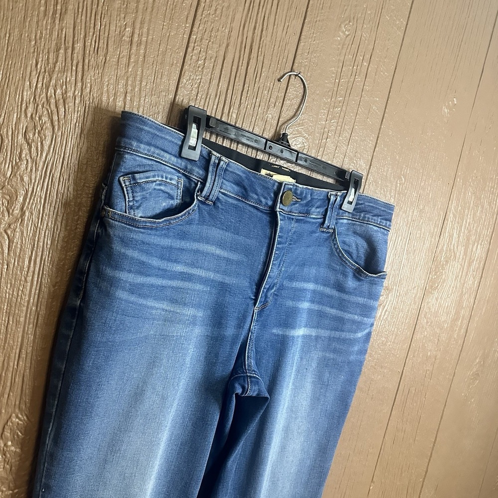 Democracy Women's Ab Solution Itty Bitty Flare Boot Cut  Jeans Sz 16 Medium Wash - Picture 2 of 6
